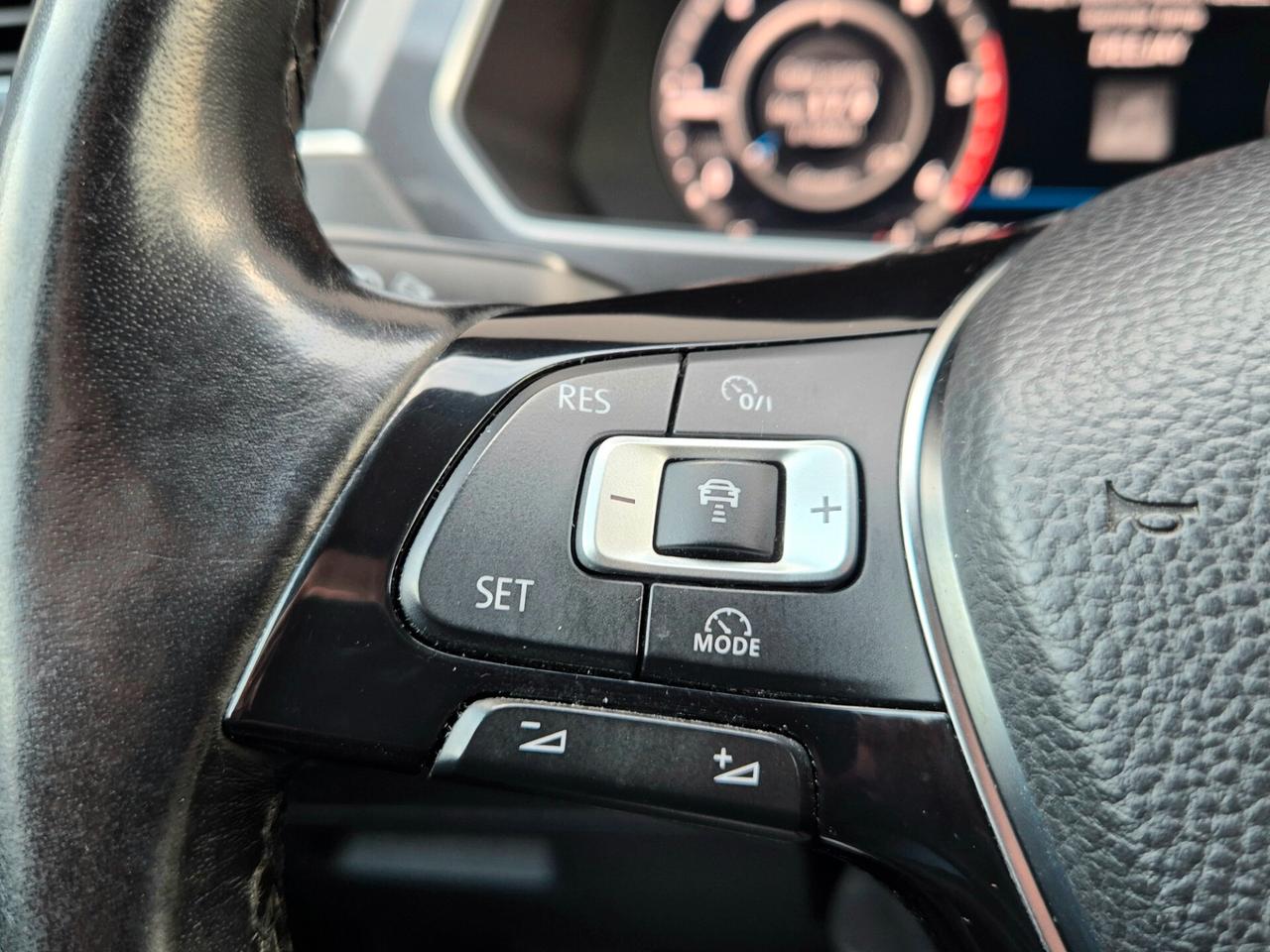 Volkswagen Tiguan 1.6 TDI R-Line Sport