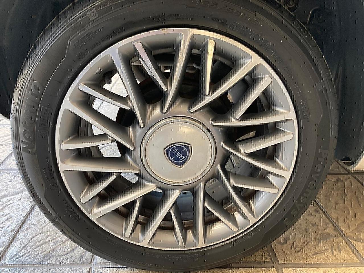 Lancia Ypsilon 1.3 MJT-X NEOPATENTATI-2013