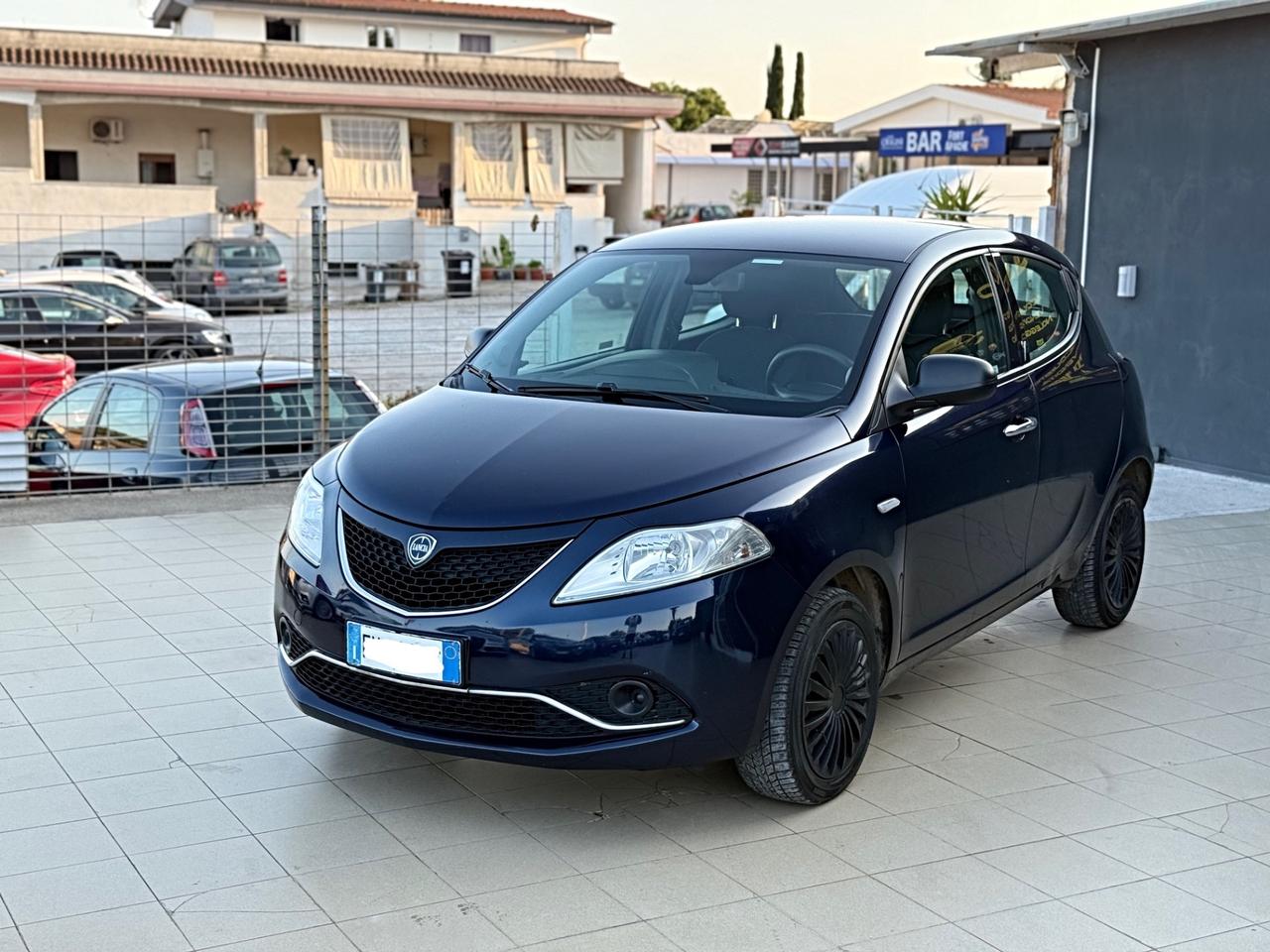 Lancia Ypsilon 1.2 69 CV 5 porte Platinum Garanzia 12 Mesi