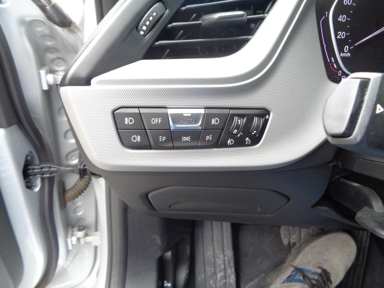 Bmw 116 116d 5p. Business Advantage