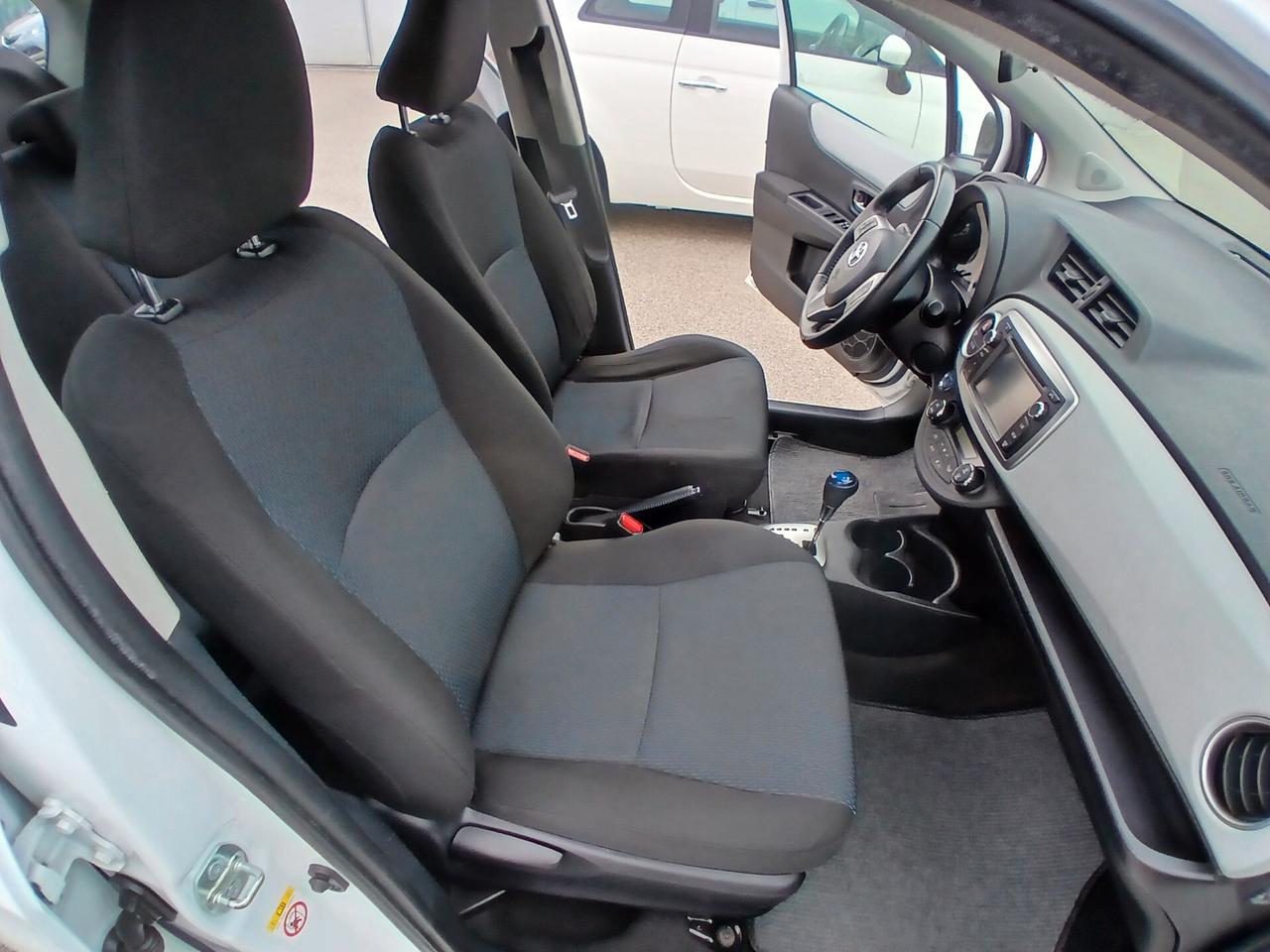 TOYOTA YARIS 1.5 HYBRID 5P LOUNGE BENZINA AUTO