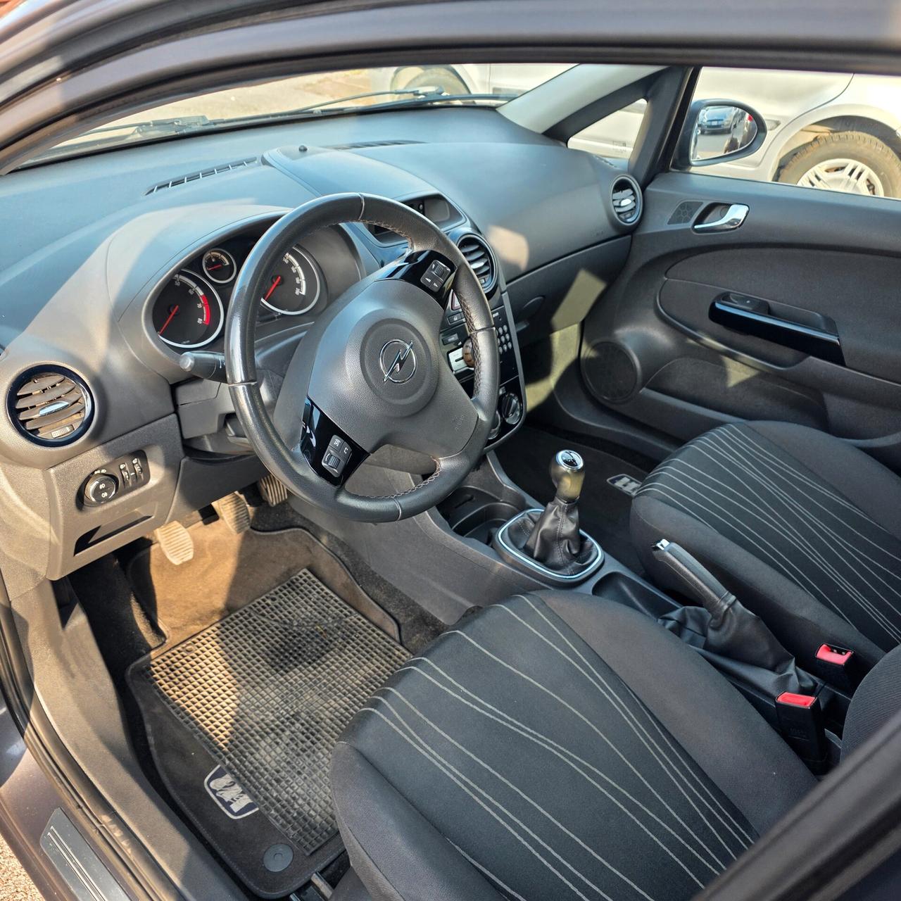 Opel Corsa 1.2 5 porte Cosmo