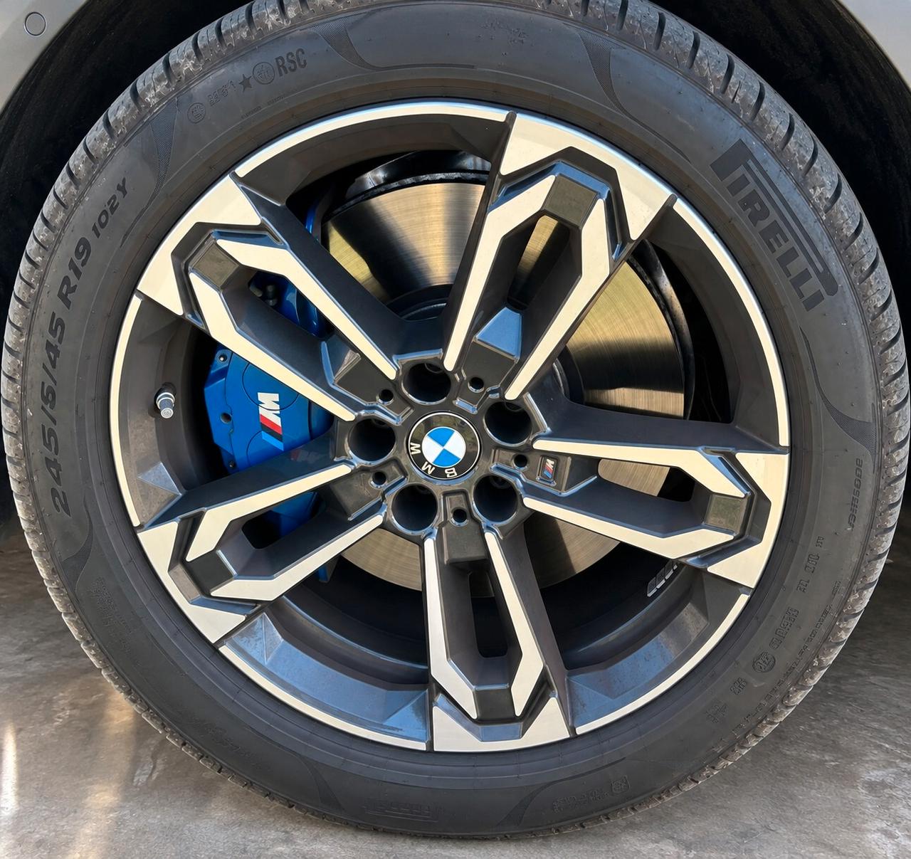 Bmw X2 18d Msport Pro grigio opaco Pinze blue