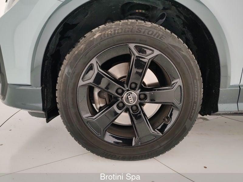 Audi Q2 1.5 35 TFSI IDENTITY BLACK