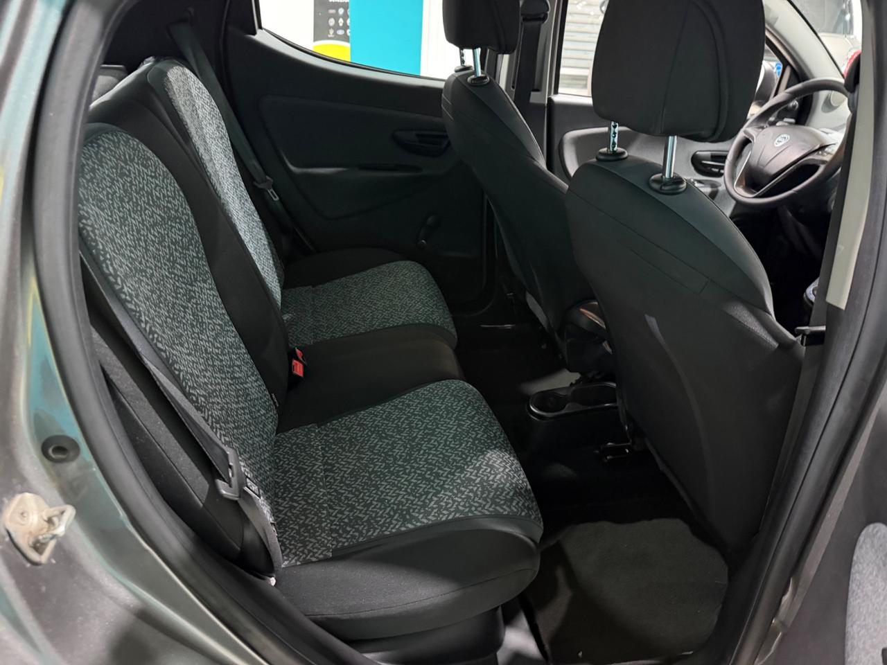 Lancia Ypsilon 1.0 FireFly 5 porte S&S Hybrid Ecochic Silver