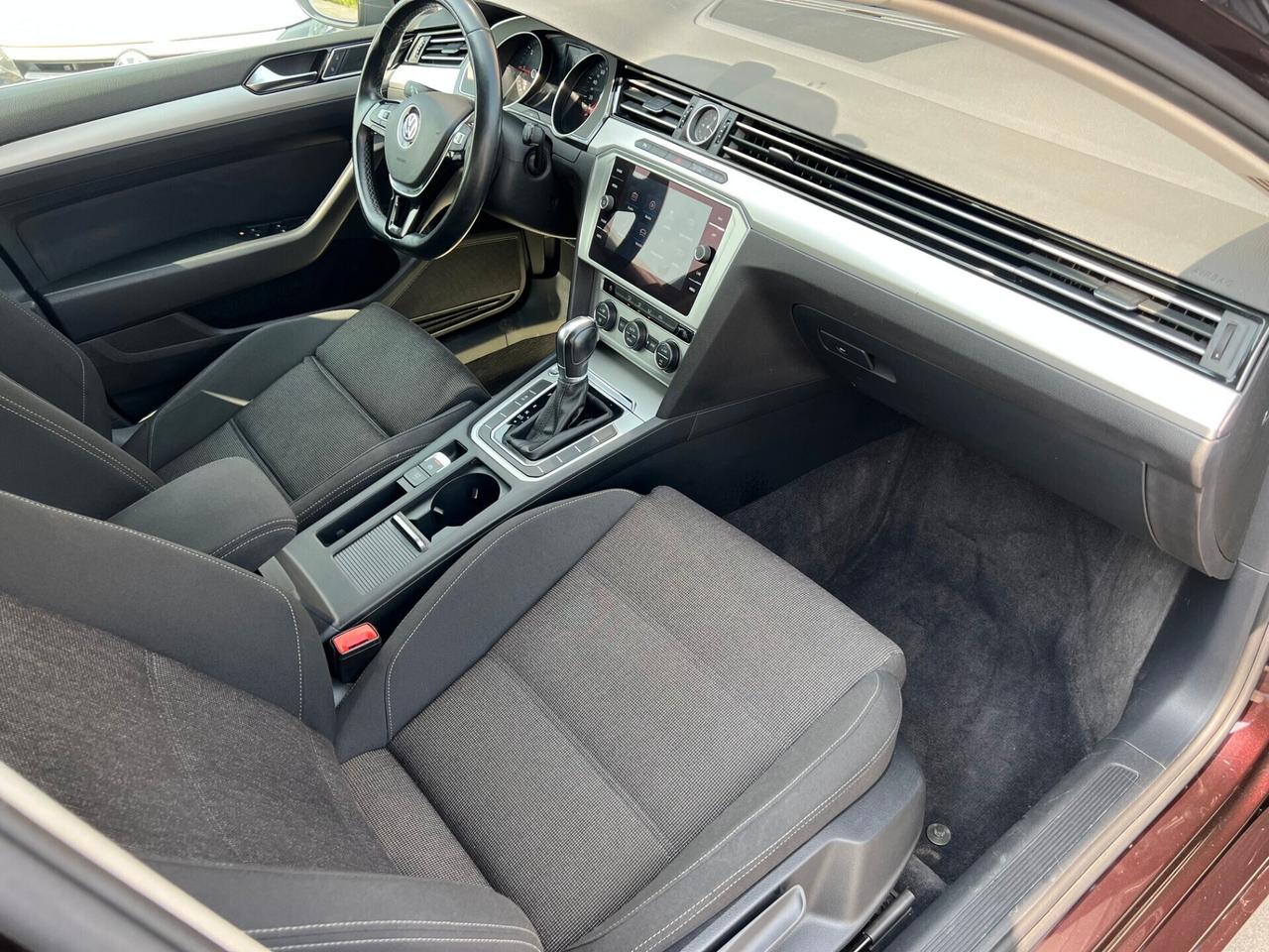 Volkswagen Passat Variant 1.6 TDI SCR DSG Business BMT colore Bordeaux