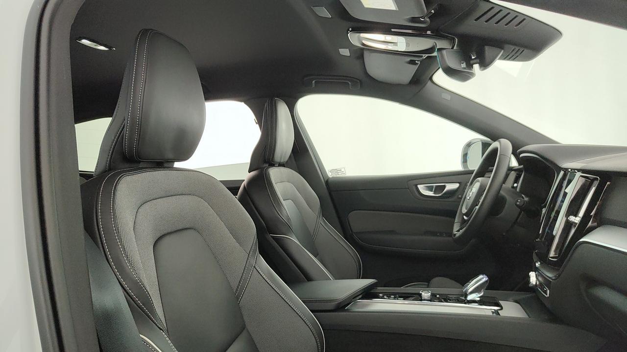 VOLVO XC60 2.0 b5 Plus Dark awd auto