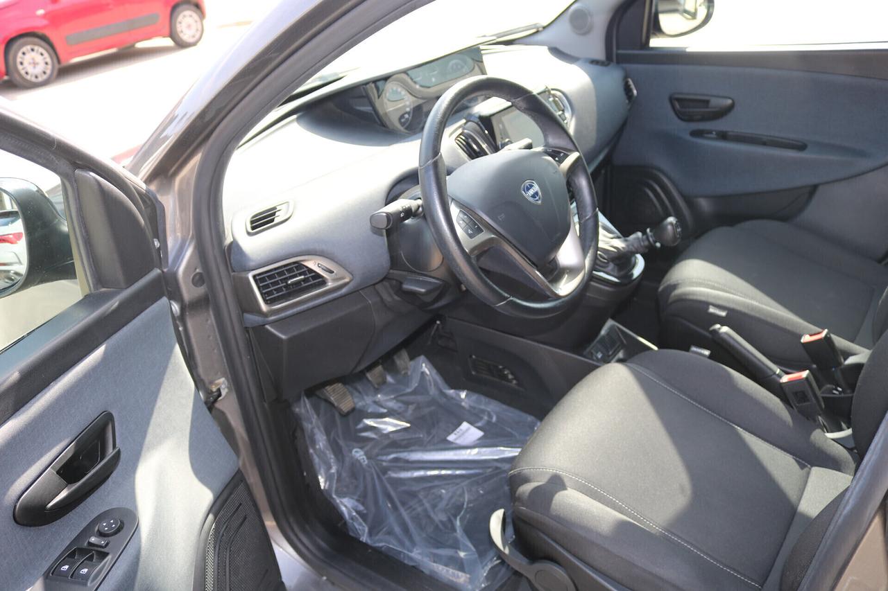 Lancia Ypsilon 1.0 FireFly 5 porte S&S Hybrid Gold