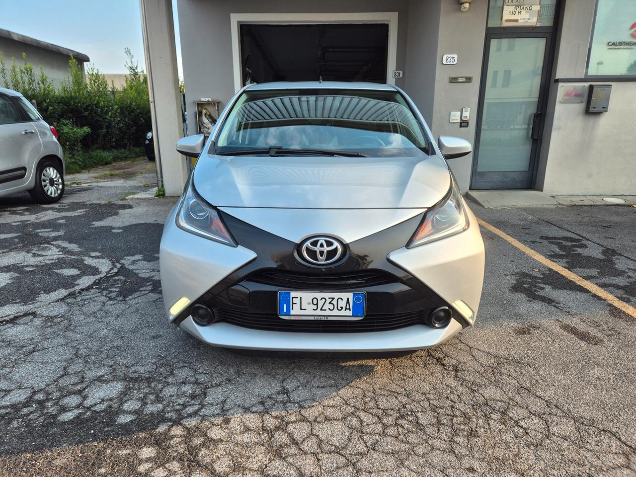 Toyota Aygo 1.0 VVT-i 69 CV 5 porte x-cool TSS