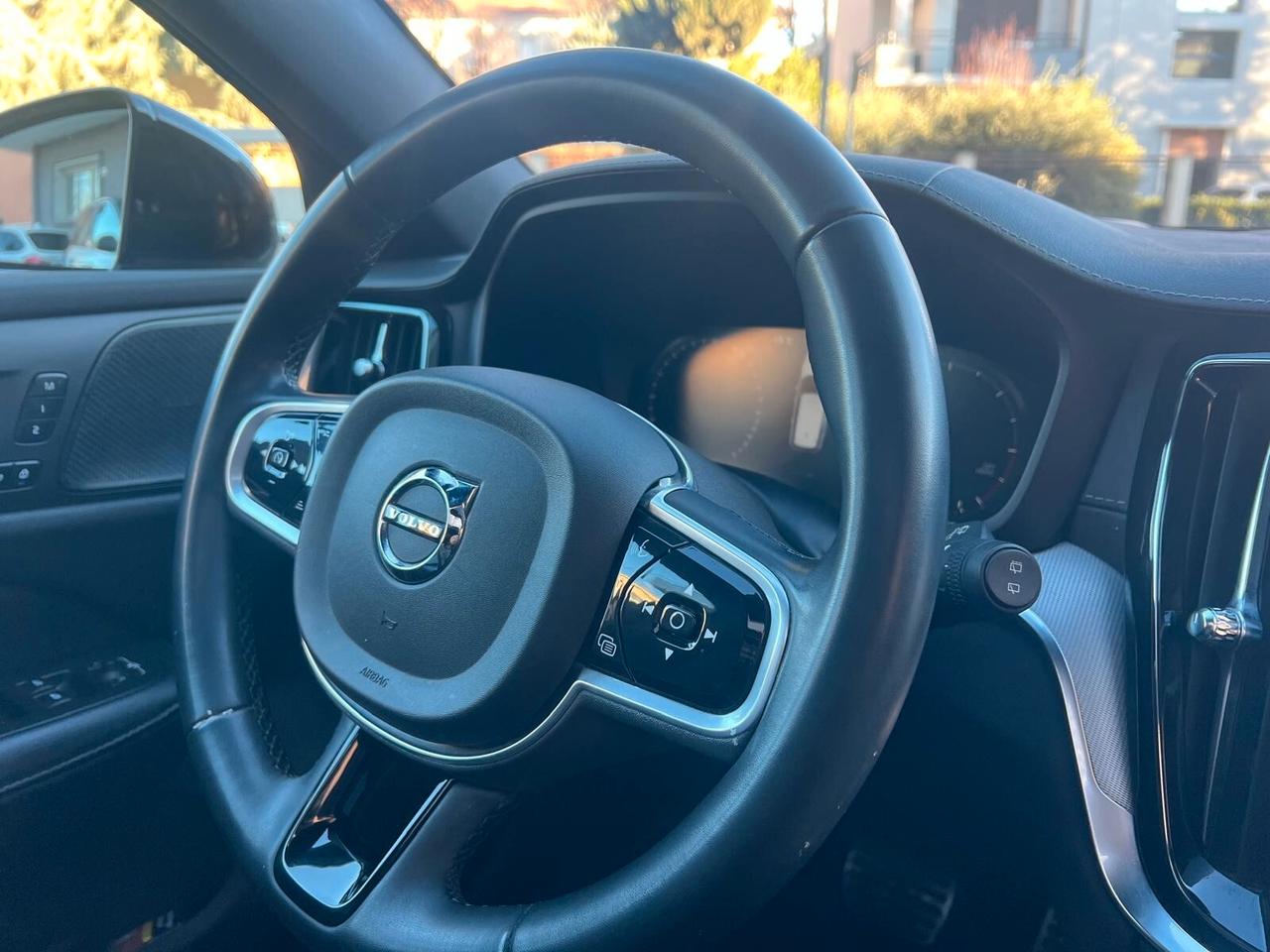 VOLVO V60 B4 GEARTRONIC R-DESING