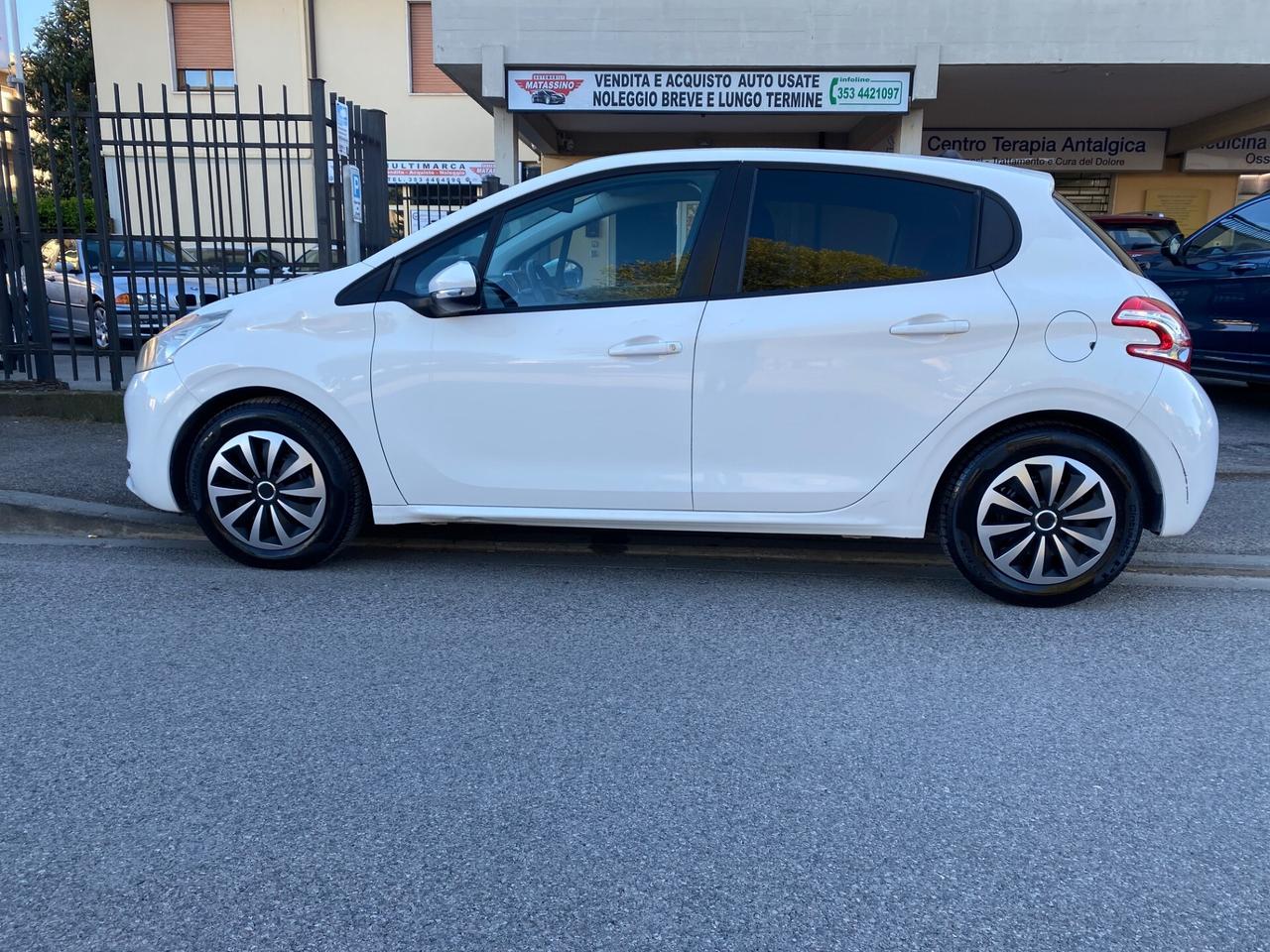 Peugeot 208 benzina gpl
