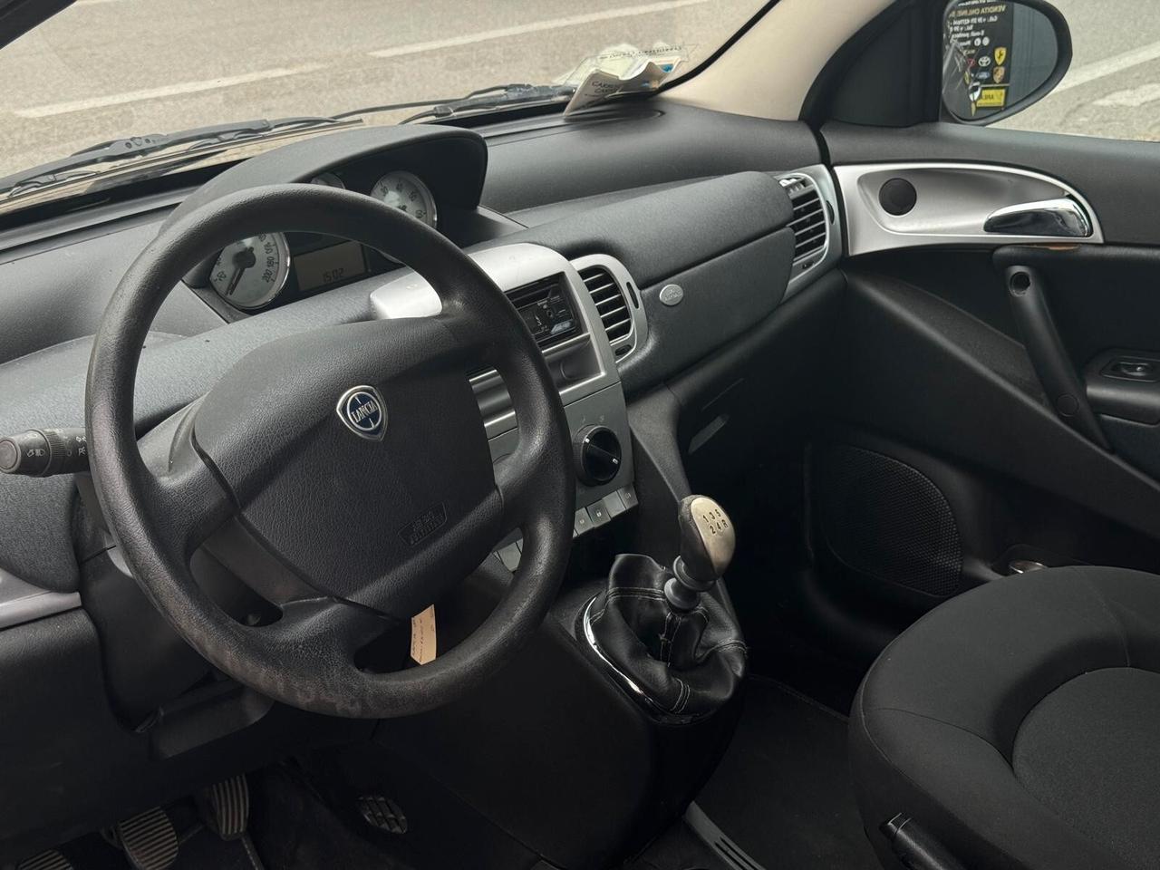 Lancia Ypsilon 1.2 69 CV Unyca