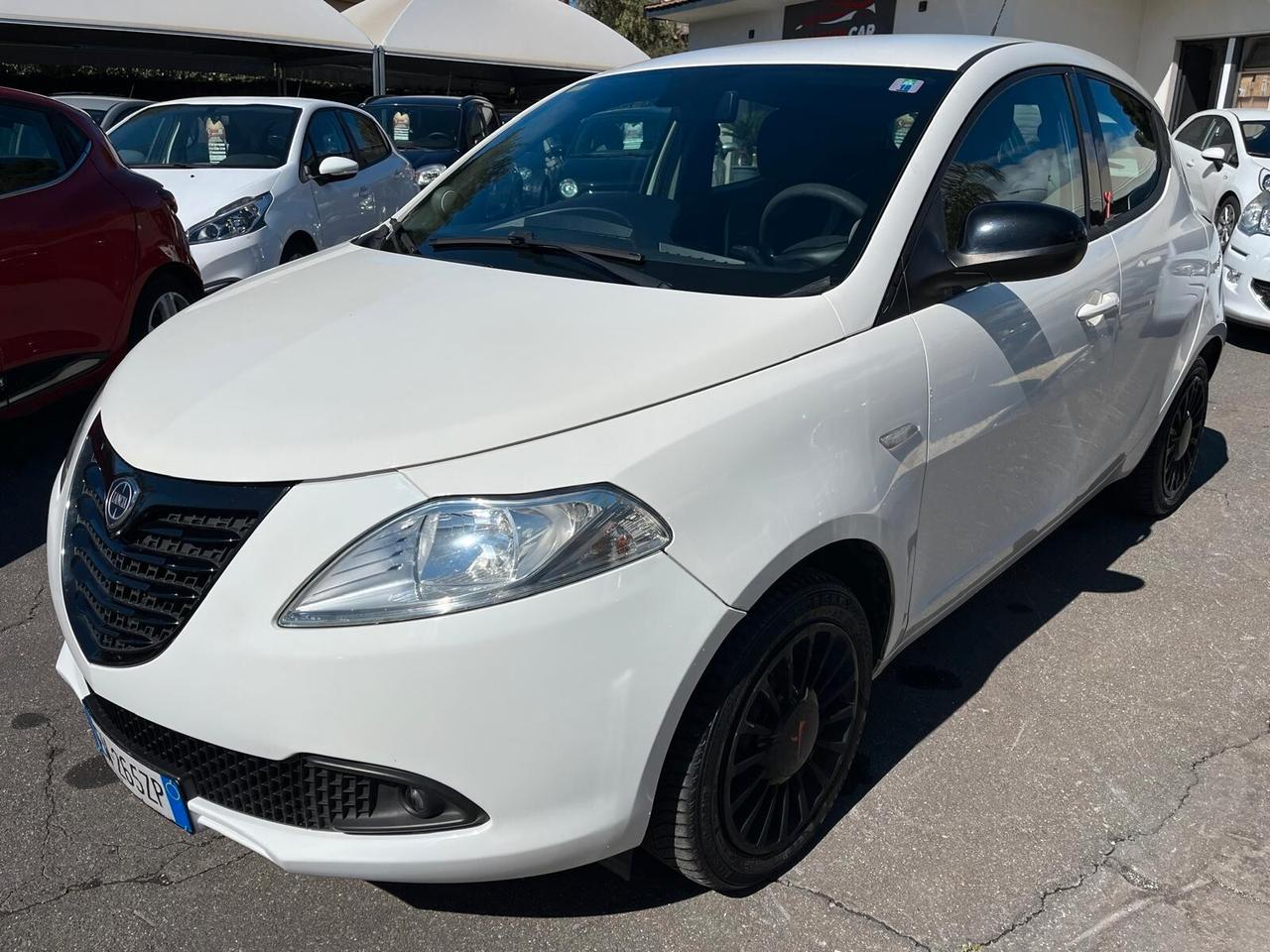 Lancia Ypsilon 1.2 69 CV 5 porte Silver