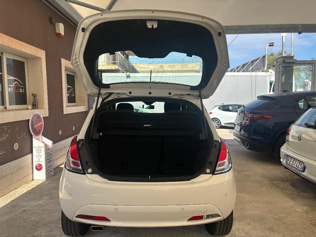LANCIA - Ypsilon - 1.0 FireFly 5p.S&S Hybryd Gold