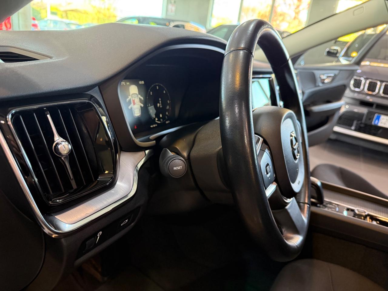 Volvo V60 B4 (d) Geartronic Momentum Business Pro