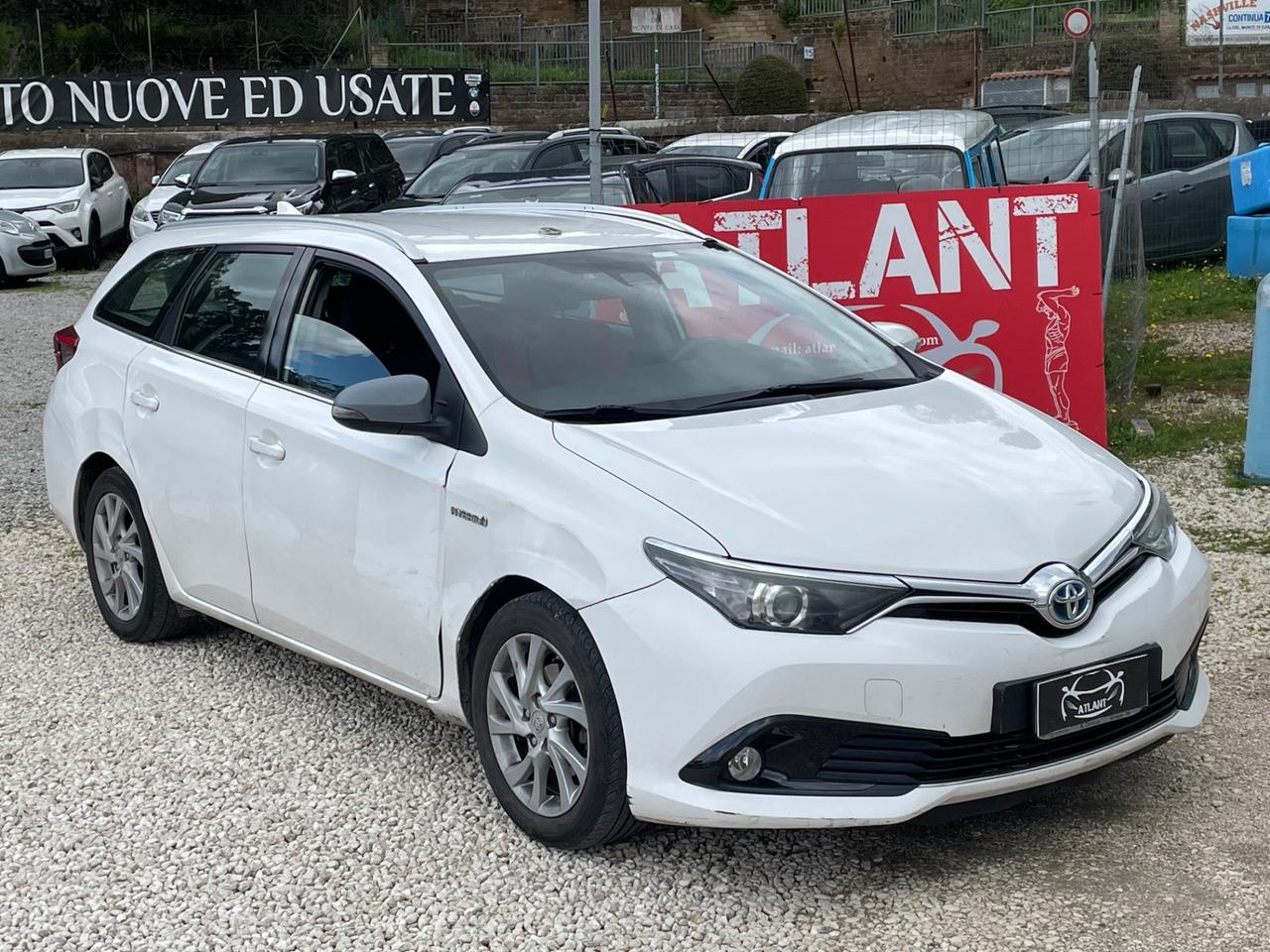 Toyota Auris 1.8 Hybrid Lounge