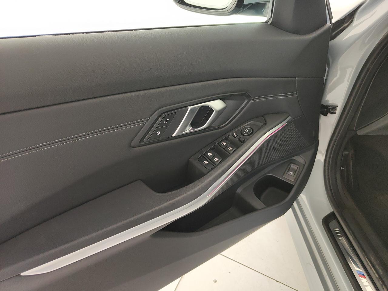 BMW 320d Touring mhev 48V xdrive MSport auto
