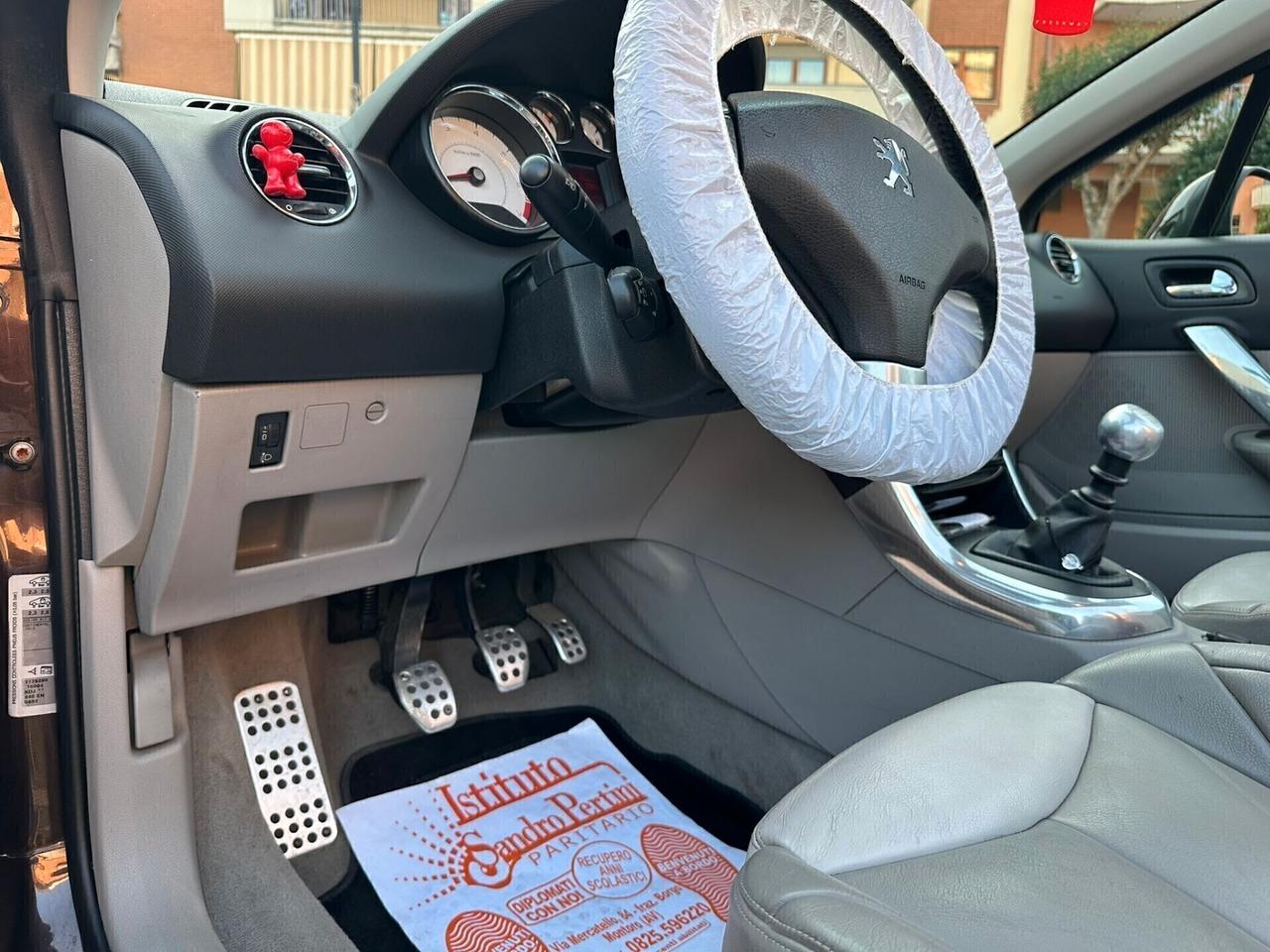 Peugeot 308 1.6 THP 150CV CC Féline