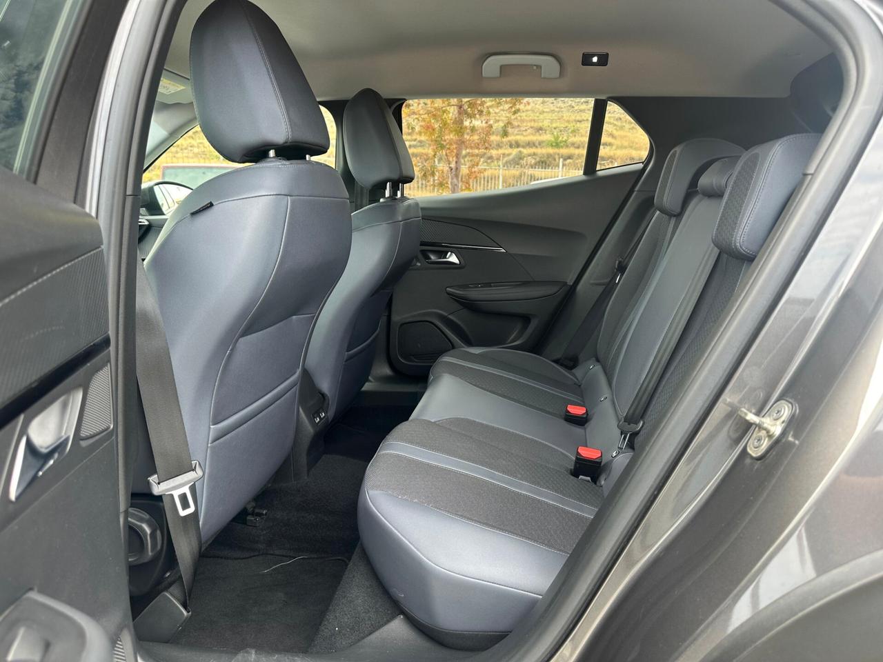 Peugeot 2008 BlueHDi 100 S&S Allure Navi Pack