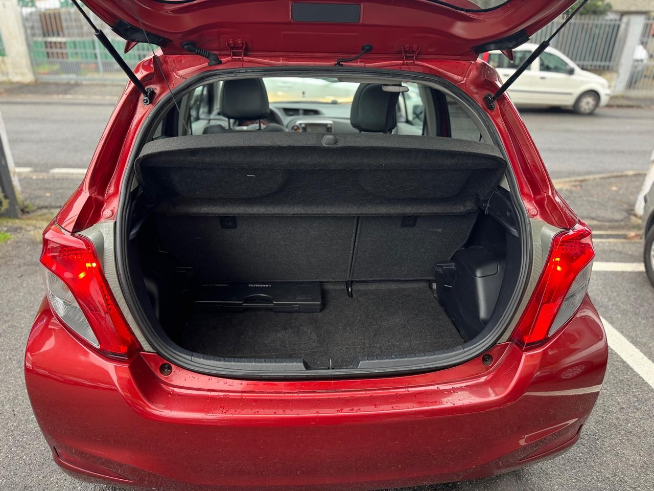 Toyota Yaris 1.3 3 porte Lounge CVT Stop & Start