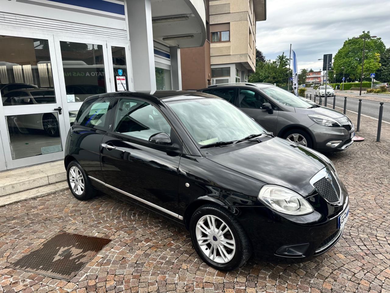 Lancia Ypsilon 1.4Bz 95Cv MomoDesign -Neopatentati