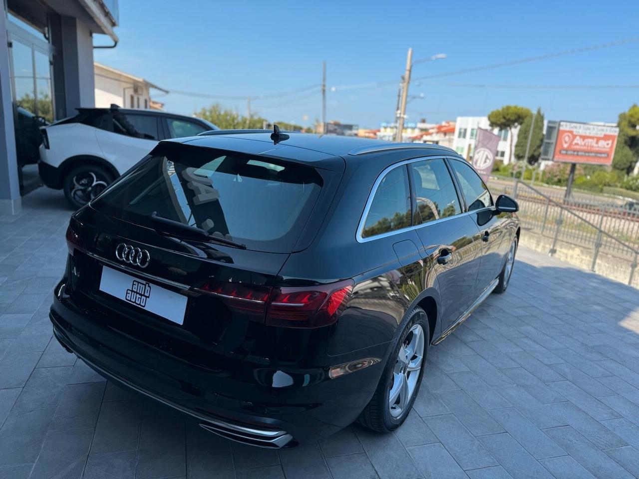 Audi A4 Avant 30 TDI/136 CV S tronic Business Advanced