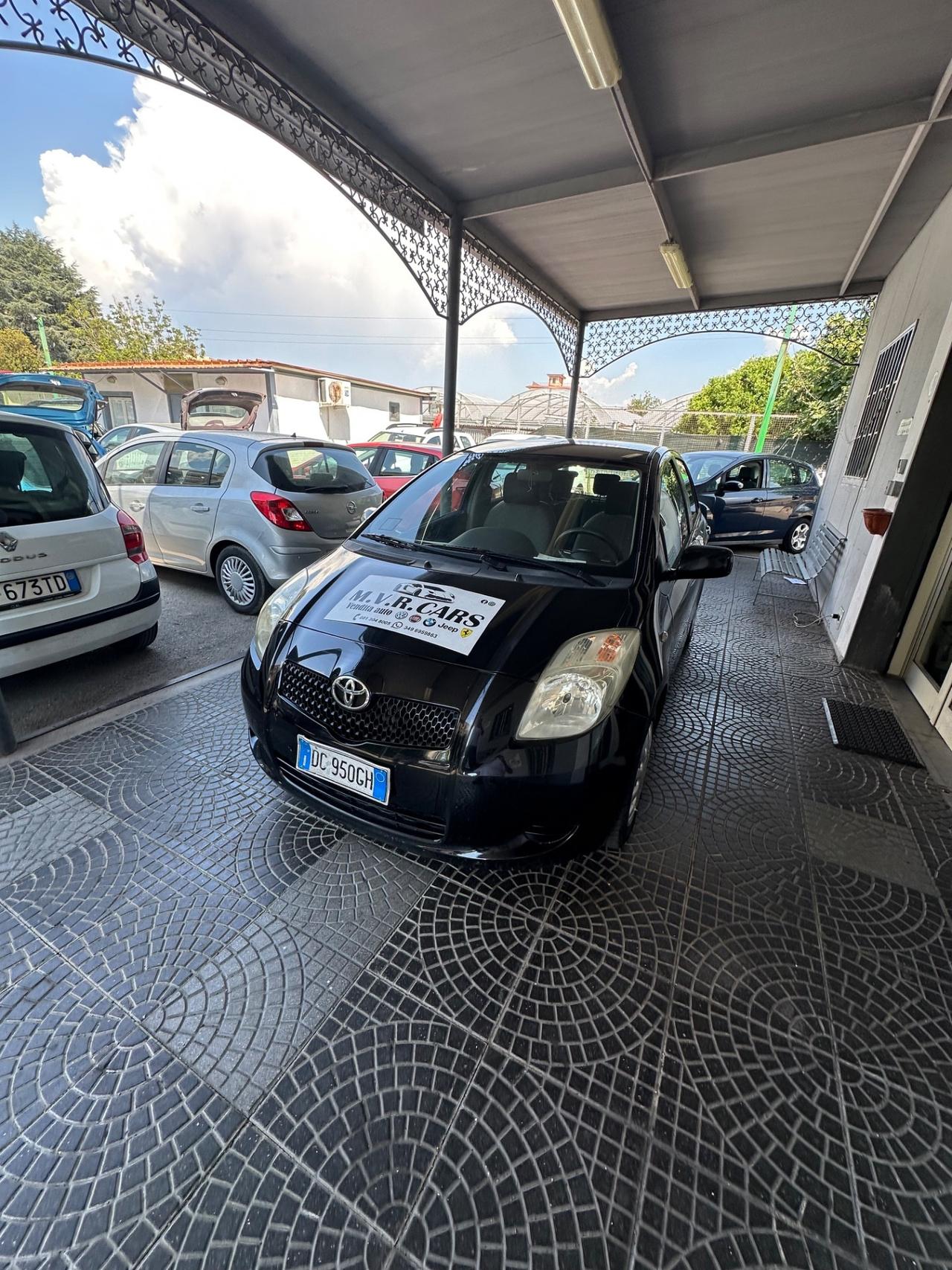 Toyota Yaris 1.3i 16V cat 5 porte Sol