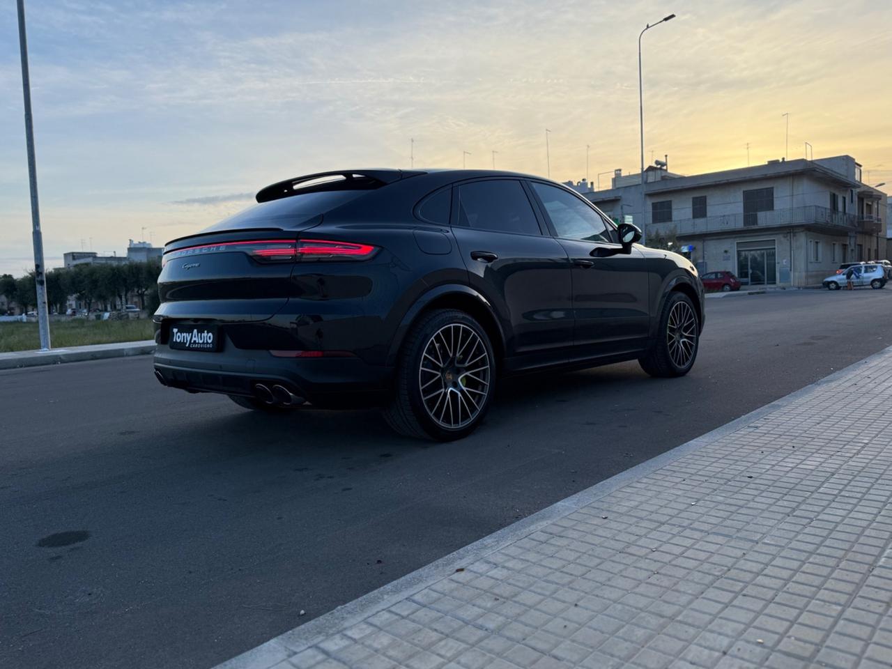 Porsche Cayenne Coupé 3.0 V6 E-Hybrid TETTO,INTERNI in PELLE CARTIER,TELECAMERA ,AAPLE CARPLAY,VIRTUAL COCKPIT
