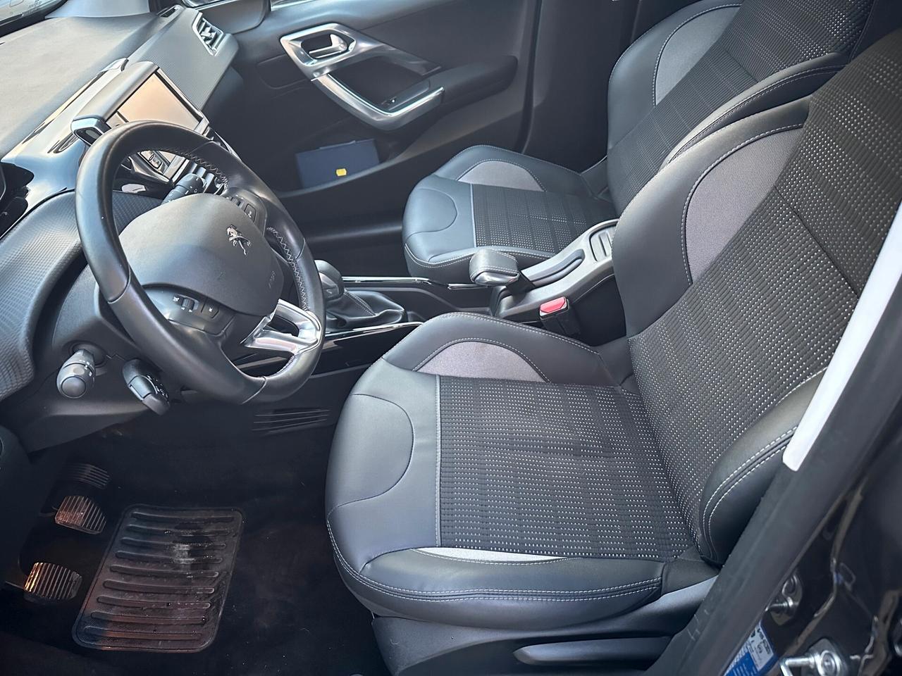 Peugeot 2008 PureTech 82 Allure*EURO6*28.000KM*