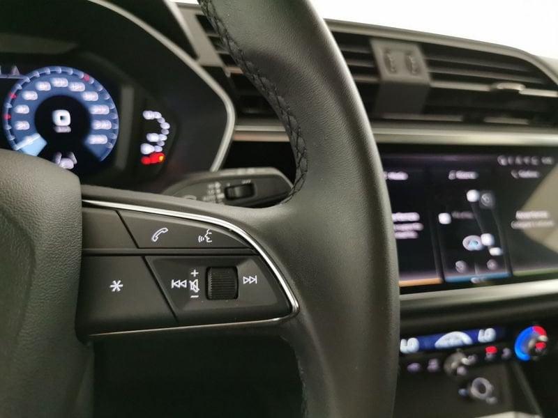 Audi Q3 II 2018 35 2.0 tdi Identity Black s-tronic
