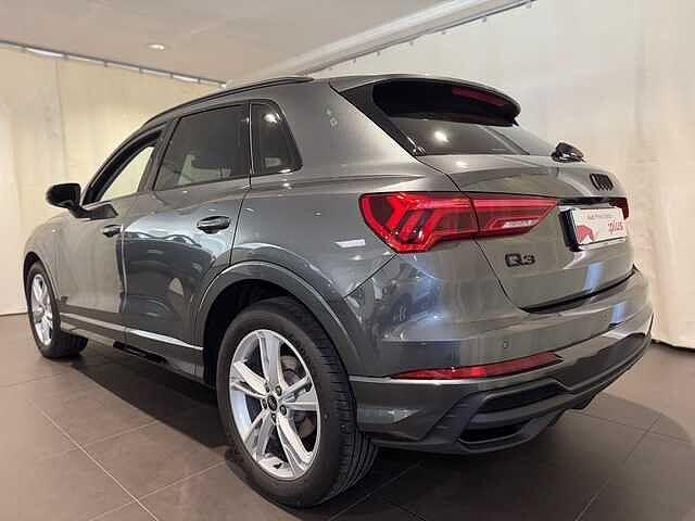 Audi Q3 35 TDI S tronic Identity Black