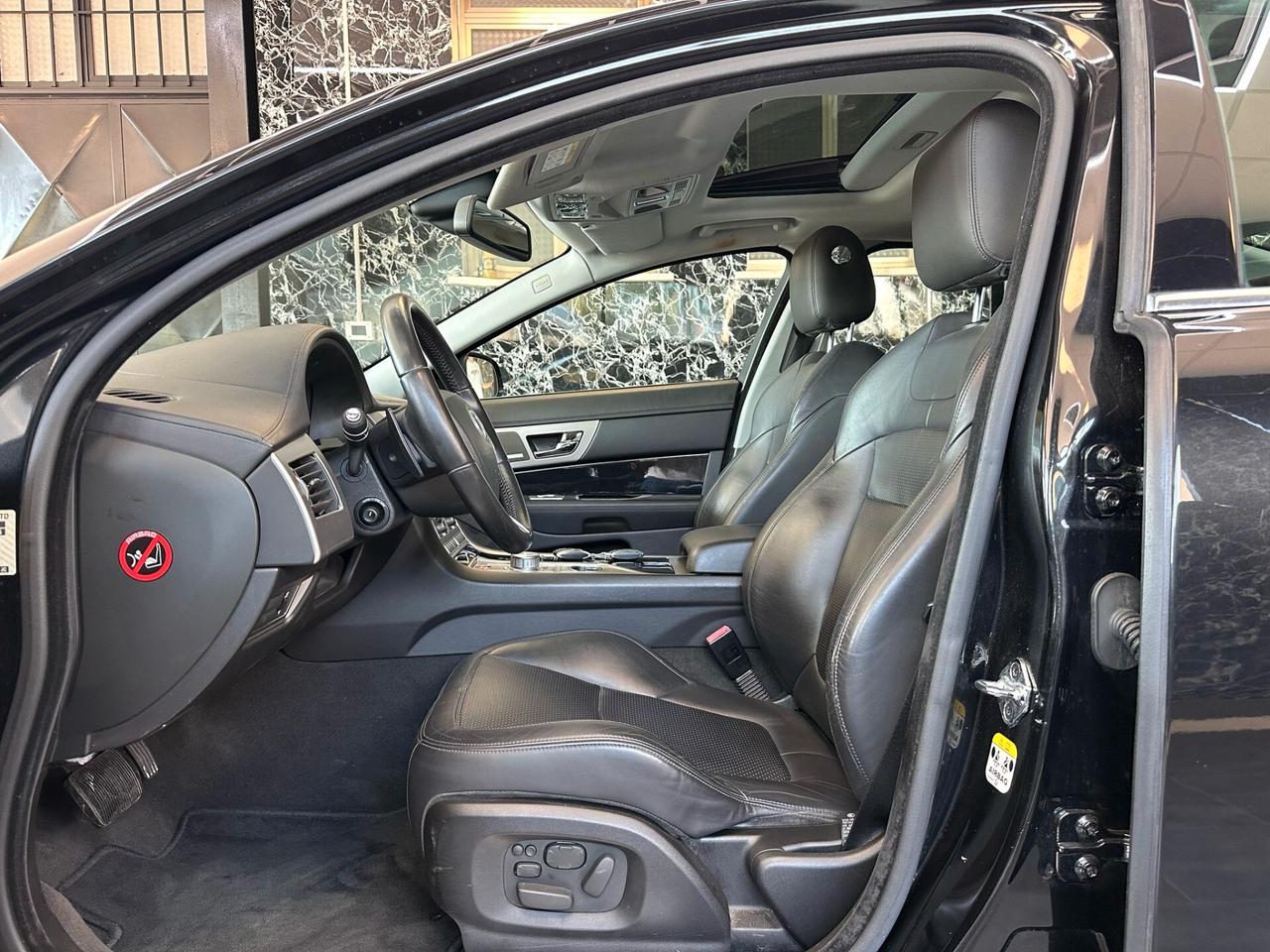 Jaguar XF 3.0 D V6 Luxury