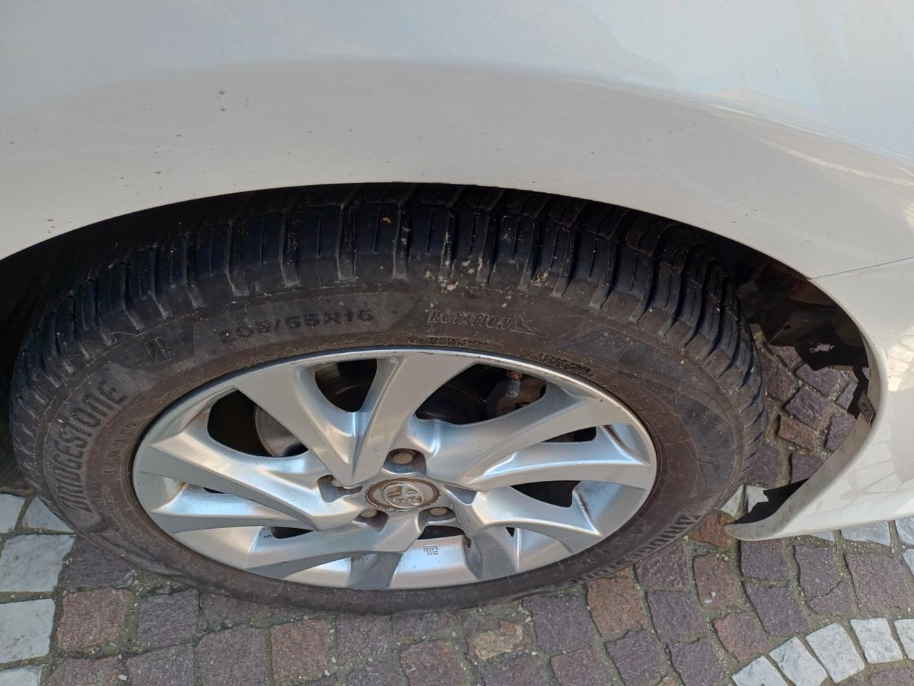 Toyota Auris Touring 1.8 Hybrid Business