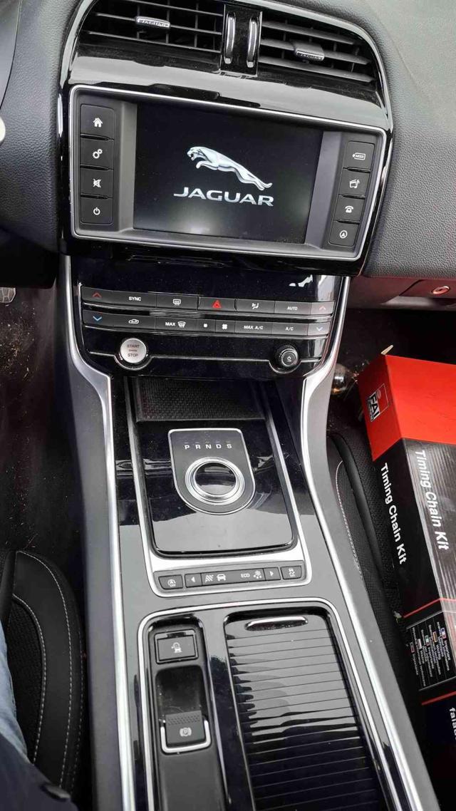 JAGUAR XE 2.0 D aut. Portfolio MOTORE ROTTO