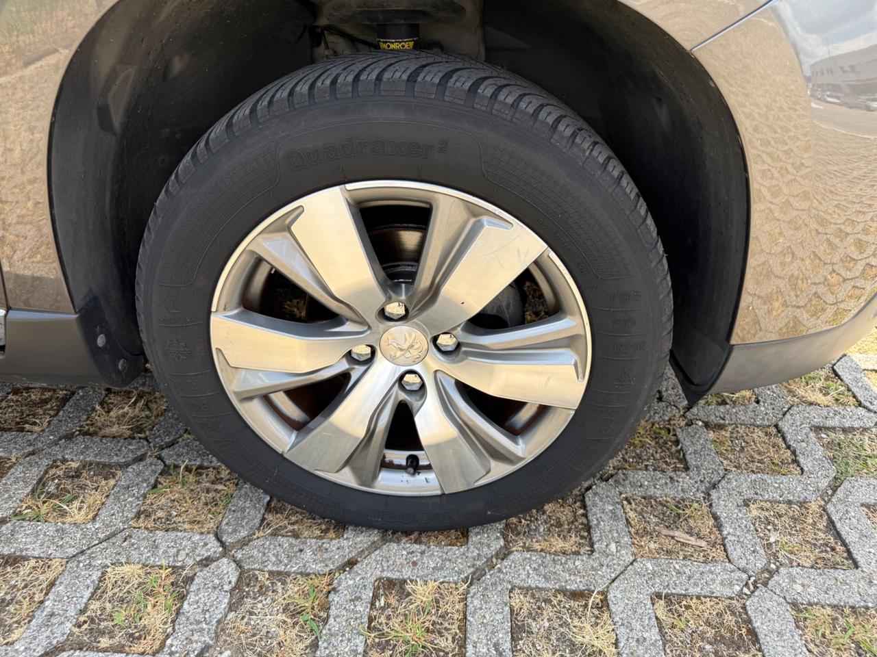 Peugeot 2008 1.2 VTi 82CV Cerchi*Navi*Pelle*Sensori