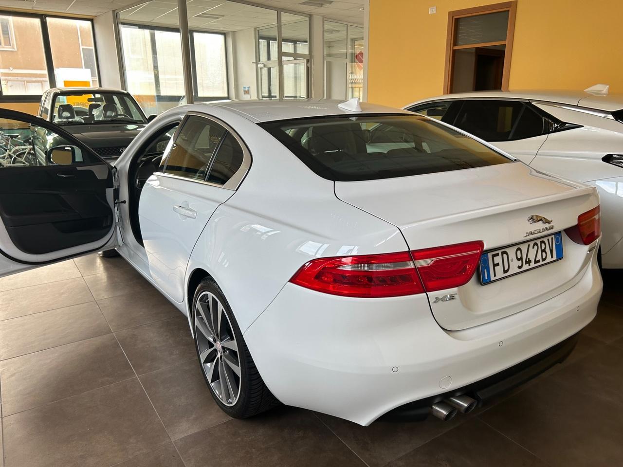 Jaguar XE 2.0 D Turbo aut. Portfolio