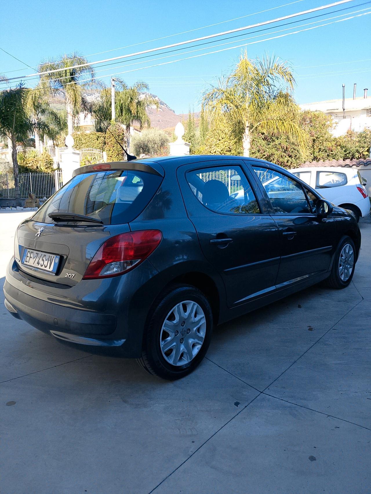 Peugeot 207 1.4 HDi 70CV 5p. X Line Business