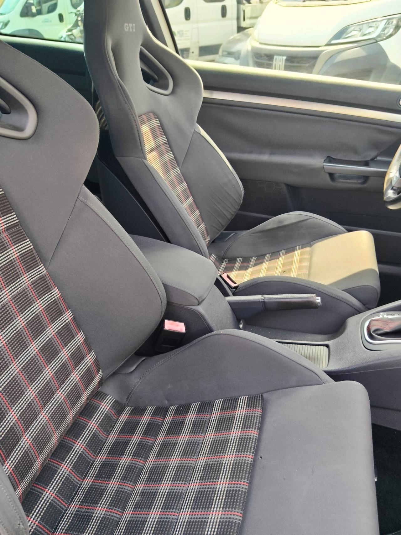 Volkswagen Golf 2.0 16V TFSI 3p. DSG GTI