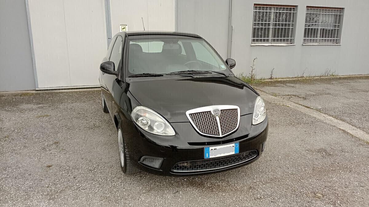 Lancia Ypsilon 1.2 - imp. GPL -