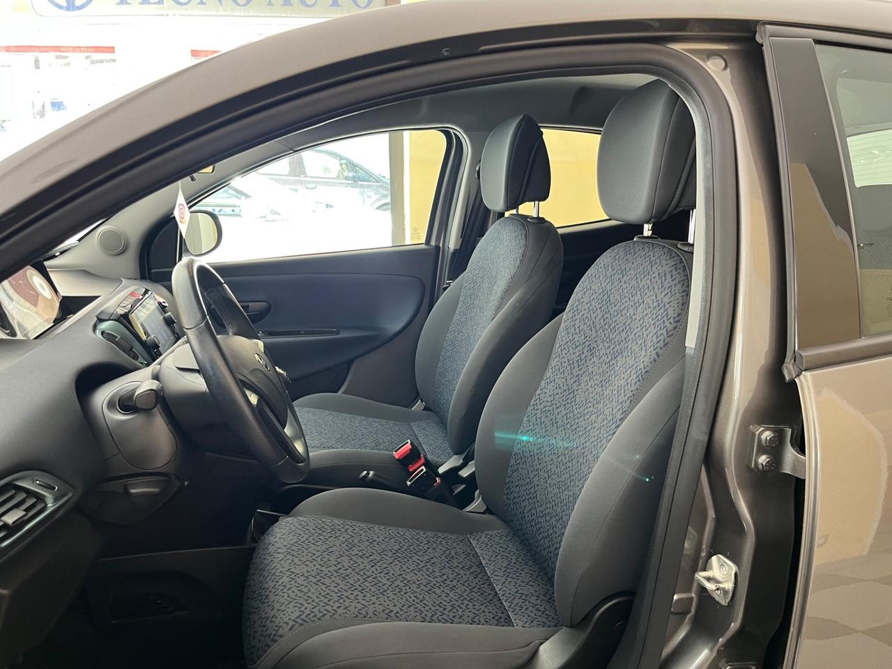 Lancia Ypsilon 1.0 FireFly 5 porte S&S Hybrid Gold Plus