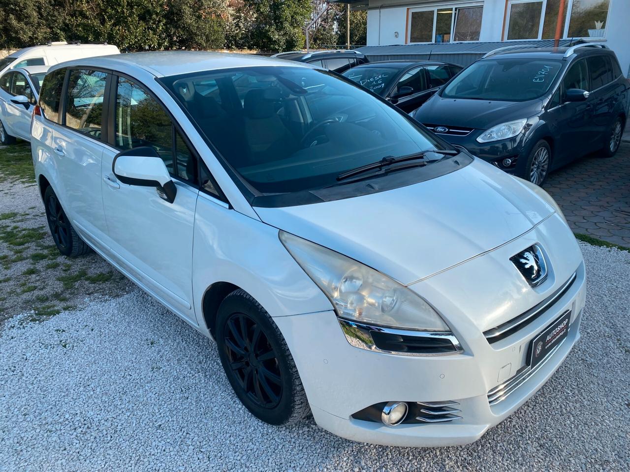 PEUGEOT - 5008 - 1.6 8V e-HDi 112CV S.&S. c.r. Fel. - FINANZIABILE