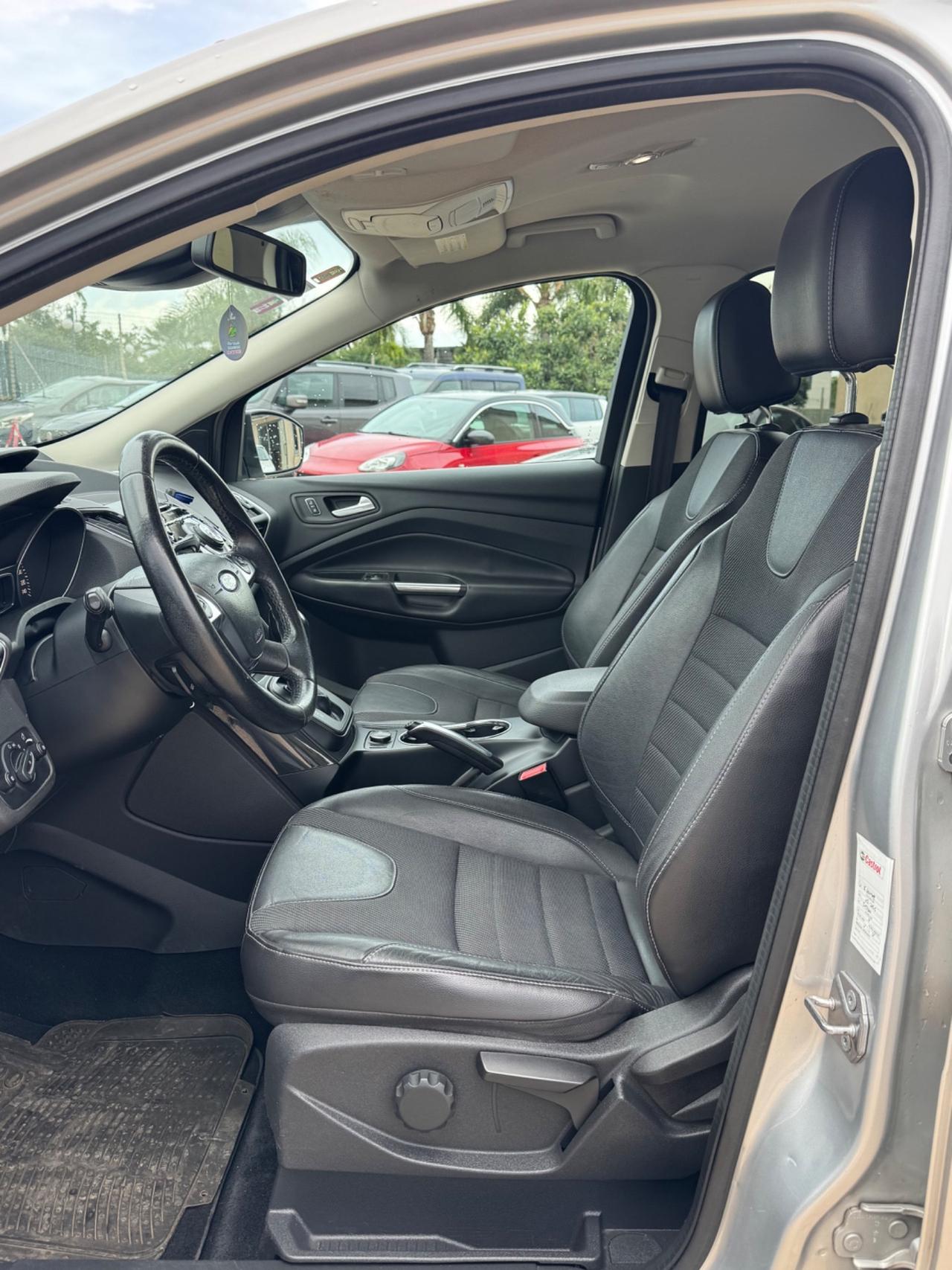 Ford Kuga 2.0 TDCI 140 CV 4WD Powershift Titanium