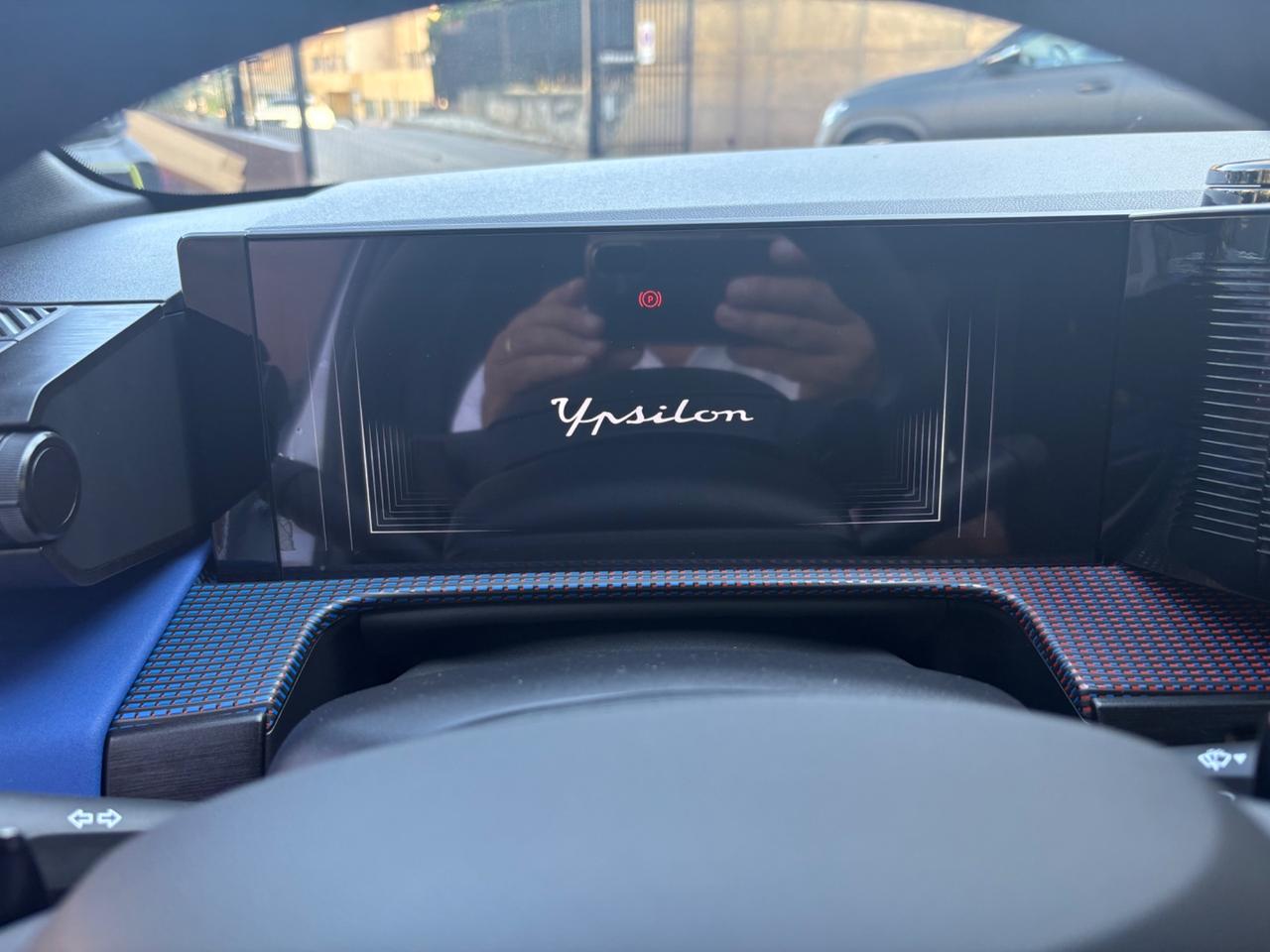 Lancia Ypsilon Hybrid e-DCT HF Line