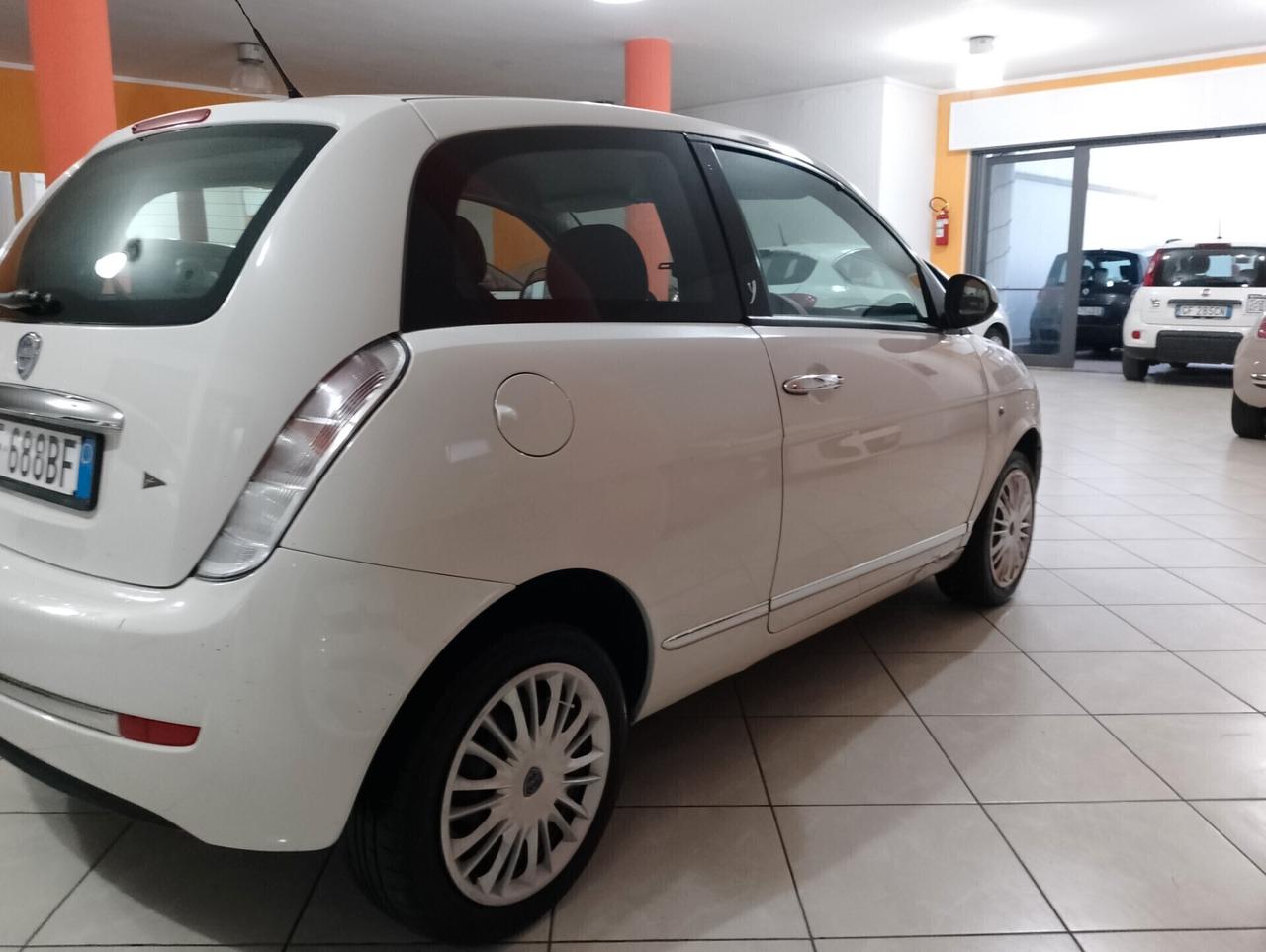 Lancia Ypsilon 1.3 MJT 75 CV Diva