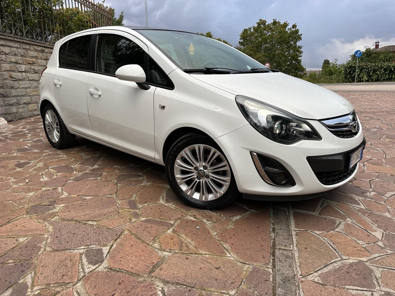Opel Corsa 1.2 5 porte Cosmo NEOPATENTATI