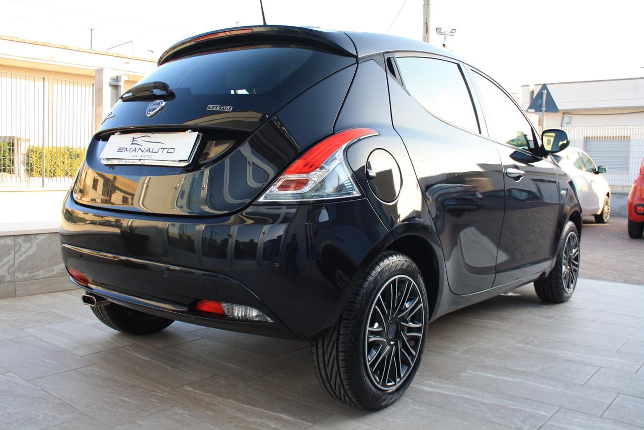 LANCIA YPSILON 1.0 HYBRID 70CV GOLD BLACK