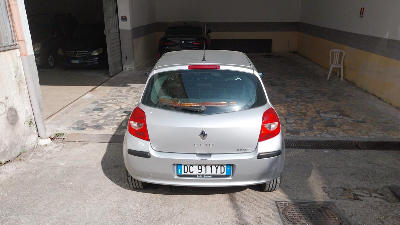 Renault Clio 1.2cc benzina(PRIVATO)-2006