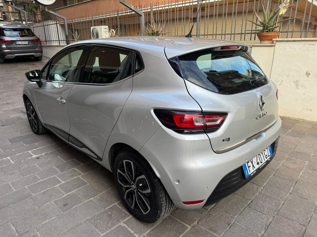 RENAULT Clio dCi 8V 90CV 5 porte Moschino Intens
