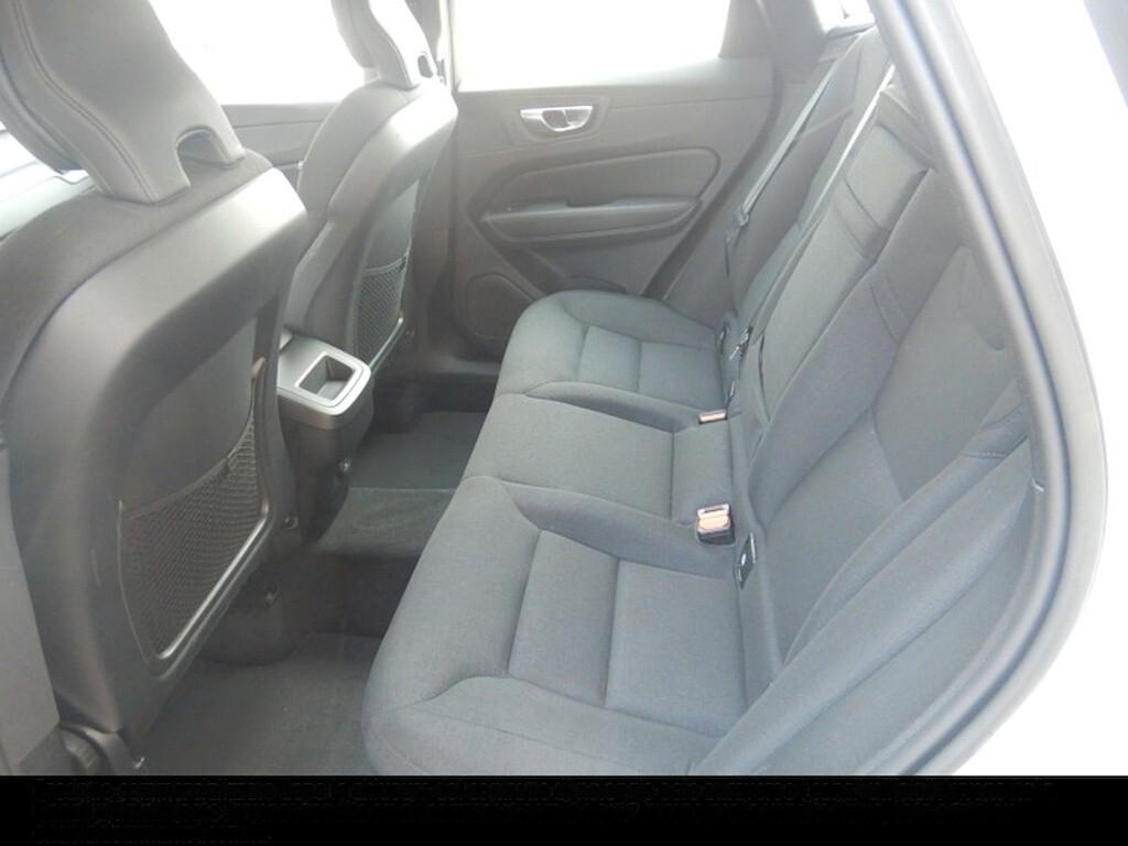 VOLVO XC60 2.0D 197CV B4 (D) AUTOMATIC AWD MOMENTUM ( FARI LED - COCKPIT - CRUISE - MIRROR - PDC - CERCHI 18 )