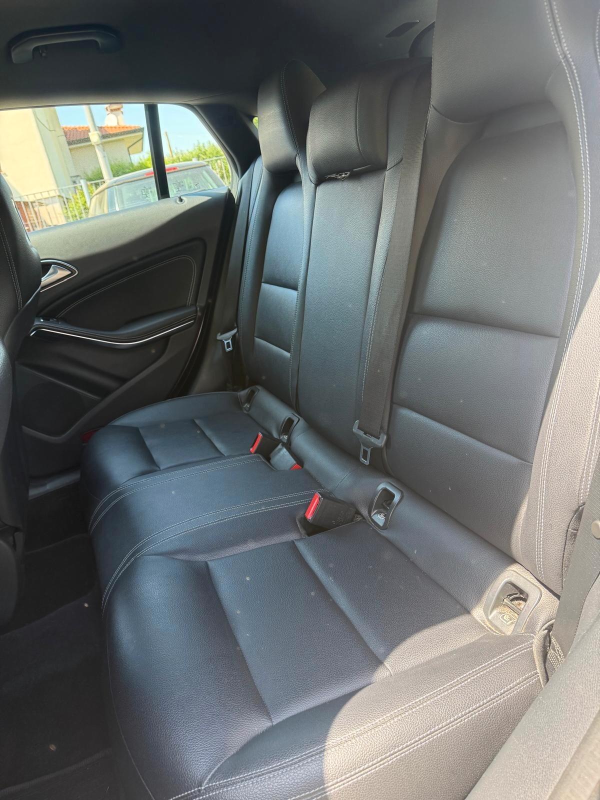Mercedes-benz CLA 180 d Premium